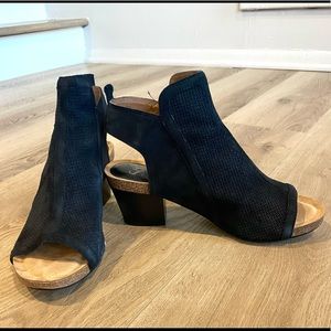 Sofft Black Suede Peep Toe Booties size 9m